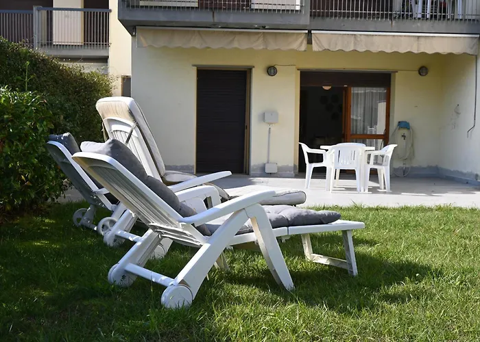 M251 - Marcelli, Trilocale Con Giardino A 100mt Dal Mare *